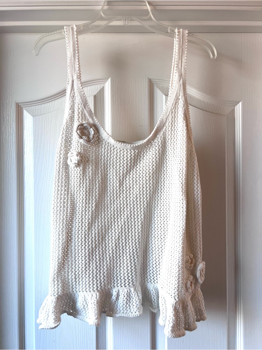 Old Navy Cream Crochet Ruffle Tank Top XXL